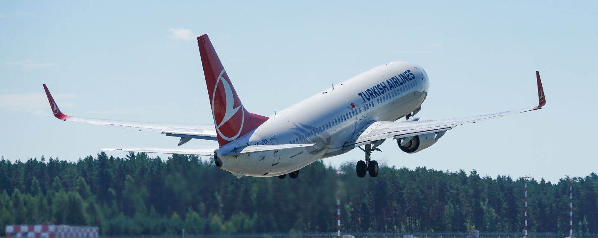 Самолет Boeing 737 авиакомпании Turkish Airlines взлетает из аэропорта Рига - Sputnik Latvija, 1920, 13.05.2021