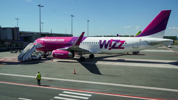 Самолет Airbus A320-200 авиакомпании Wizz Air в аэропорту Рига - Sputnik Латвия