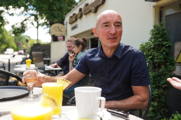 В Риге Бернард впервые оказался по воле случая в середине 90-х, да так и остался - Sputnik Латвия