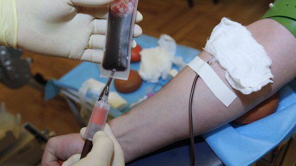 Забор крови для исследования на наличе инфекций - Sputnik Latvija