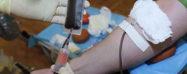 Забор крови для исследования на наличе инфекций Забор крови для исследования на наличе инфекций - Sputnik Latvija