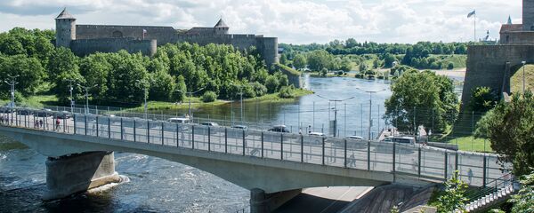 Соседние приграничные города связаны мостом Дружбы  - Sputnik Latvija