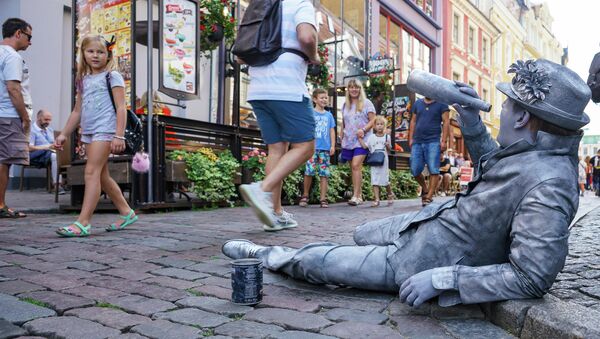 Живая статуя на улице Старой Риги - Sputnik Латвия