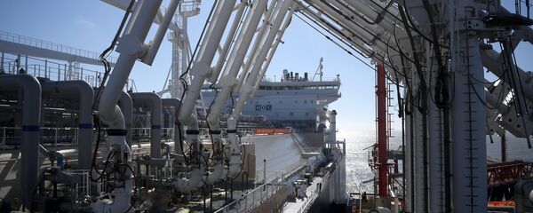 Танкер-газовоз для перевозки сжиженного природного газа (СПГ) Танкер-газовоз для перевозки сжиженного природного газа (СПГ) - Sputnik Latvija