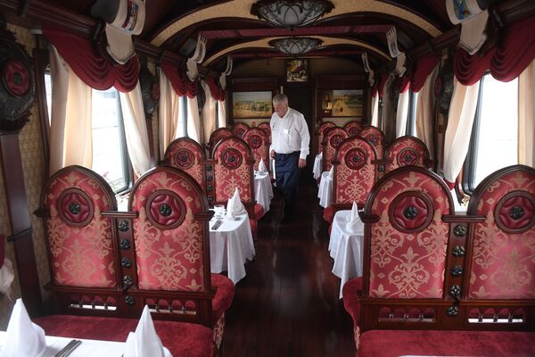 Vagons-restorāns luksus klases tūristu vilcienā Imperatoriskā Krievija - Sputnik Latvija