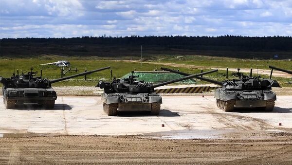 Krievija pirmo reizi demonstrējusi jauno tanku T-90M kaujā - Sputnik Latvija