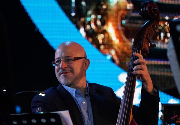 Музыкант американского коллектива New York All Stars Бен Вольф выступает на 16-м международном музыкальном фестивале Koktebel Jazz Party. Музыкант американского коллектива New York All Stars Бен Вольф выступает на 16-м международном музыкальном фестивале Koktebel Jazz Party. - Sputnik Латвия