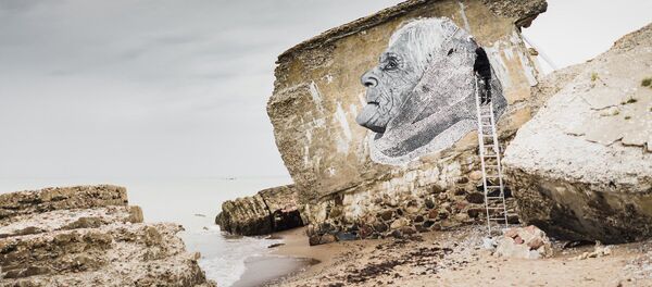 Рисунок французского художника Al Sticking на территории северных фортов в Лиепае Рисунок французского художника Al Sticking на территории северных фортов в Лиепае - Sputnik Латвия