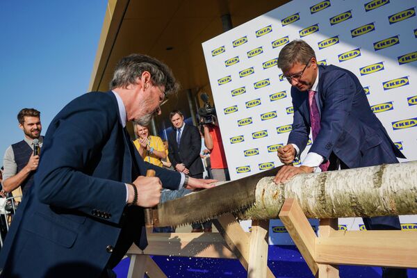 Мэр Риги Нил Ушаков на открытии магазина IKEA в Риге Мэр Риги Нил Ушаков на открытии магазина IKEA в Риге - Sputnik Латвия