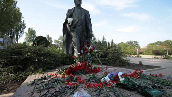 Цветы в память об Иосифе Кобзоне - Sputnik Латвия