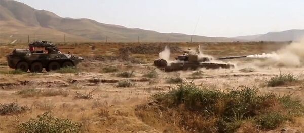 Российские военные защитили базу от «террористов» на учебном полигоне Российские военные защитили базу от «террористов» на учебном полигоне - Sputnik Латвия