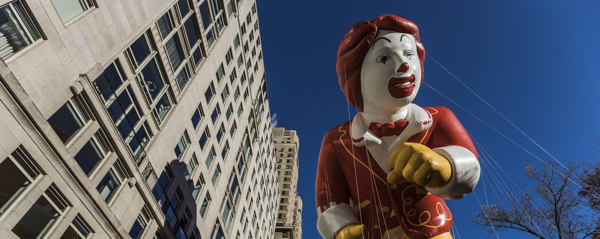 Символ сети McDonalds клоун Рональд Макдональд - Sputnik Латвия, 1920, 18.03.2022