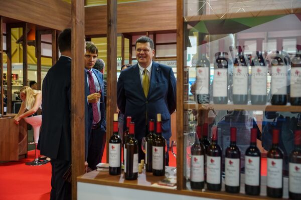 Русофобия, небрезгливость и универсальность: как остаться у власти в Латвии Русофобия, небрезгливость и универсальность: как остаться у власти в Латвии - Sputnik Латвия