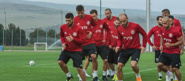 Тренировка сборной Грузии по футболу на спортивной базе на окраине Тбилиси - Sputnik Латвия