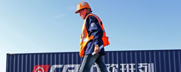 Комбинированный контейнерный поезд из Европы в Китай Комбинированный контейнерный поезд из Европы в Китай - Sputnik Latvija