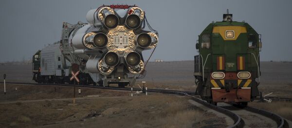 Ракета-носитель Протон-М на станции Байконур перед запуском проекта ExoMars 2016 - Sputnik Латвия