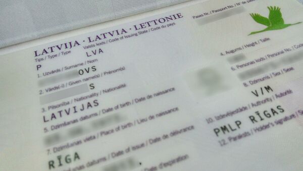 Разворот латвийского паспорта - Sputnik Латвия