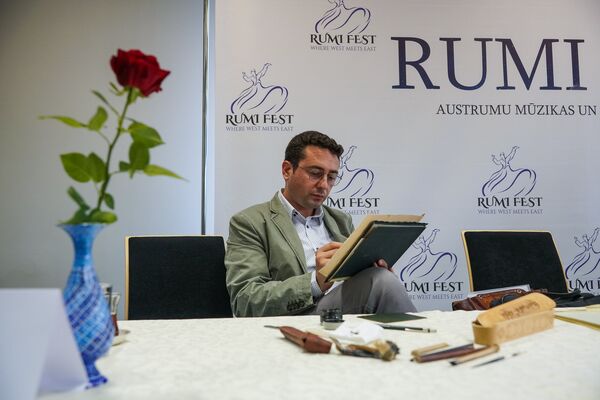 Мастер каллиграфии Nurullah Özdem - Sputnik Латвия