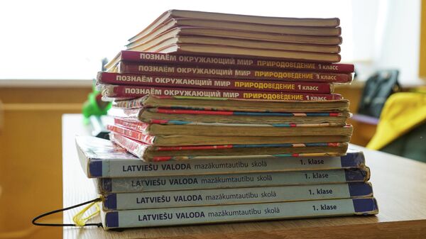 Учебники на русском и латышском языках - Sputnik Latvija
