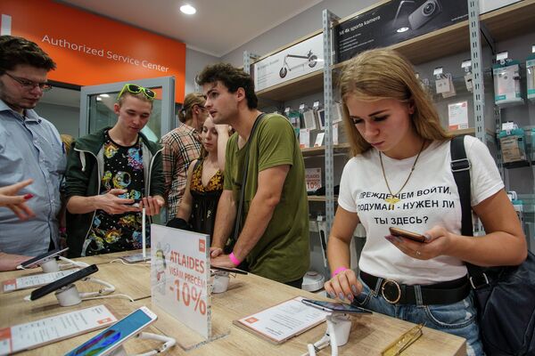 Открытие фирменного магазина Xiaomi в Риге - Sputnik Латвия