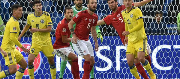 Футболисты сборных Казахстана и Грузии в матче Лиги наций УЕФА, 6 сентября 2018 - Sputnik Латвия