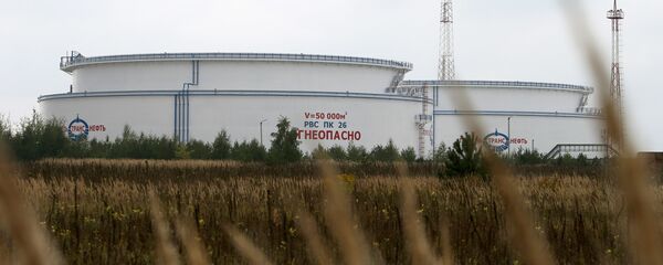 Нефтеперерабатывающий завод и нефтепровод Дружба - Sputnik Латвия