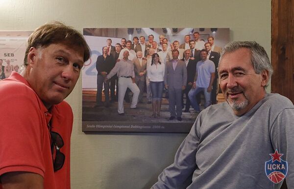 Шарунас Марчюленис и Сергей Тараканов (слева направо) спустя 30 лет после победы на Олимпиаде-1988 Шарунас Марчюленис и Сергей Тараканов (слева направо) спустя 30 лет после победы на Олимпиаде-1988 - Sputnik Латвия