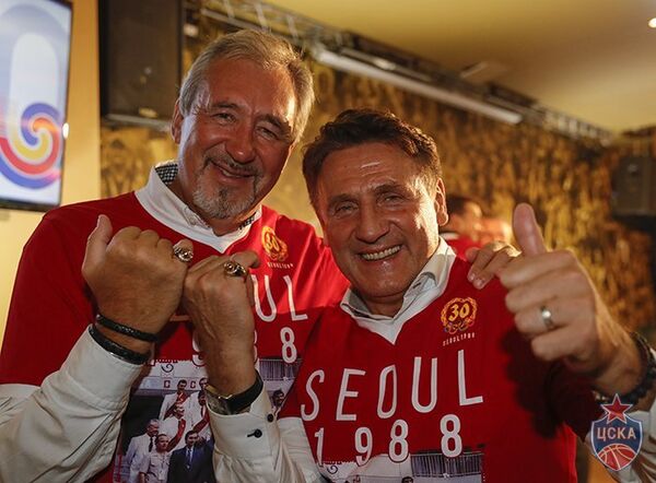 Сергей Тараканов и Вальдемарас Хомичюс (слева направо), олимпийские чемпионы 1988 года Сергей Тараканов и Вальдемарас Хомичюс (слева направо), олимпийские чемпионы 1988 года - Sputnik Латвия