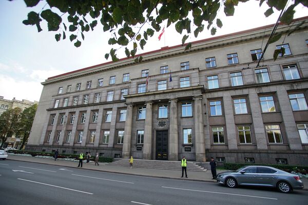 Пикет работников таможни и налогово-таможенной полиции у здания кабинета министров - Sputnik Латвия