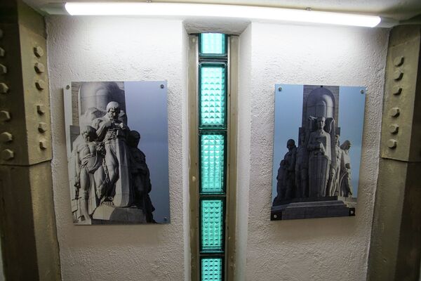 Выставка фотографий внутри памятника Свободы - Sputnik Латвия