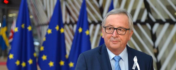 Председатель Европейской комиссии Жан-Клод Юнкер на саммите ЕС в Брюсселе Председатель Европейской комиссии Жан-Клод Юнкер на саммите ЕС в Брюсселе - Sputnik Латвия