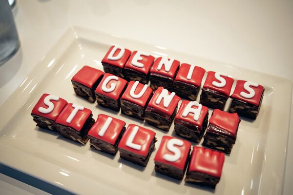 Имена авторов новой книги фигурировали и в десертах - Sputnik Латвия