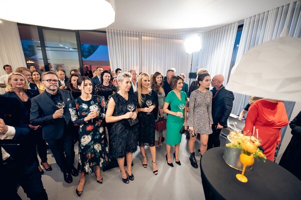 Гостями вечера стали популярные дизайнеры, стилисты, фотографы и представители деловых кругов - Sputnik Латвия