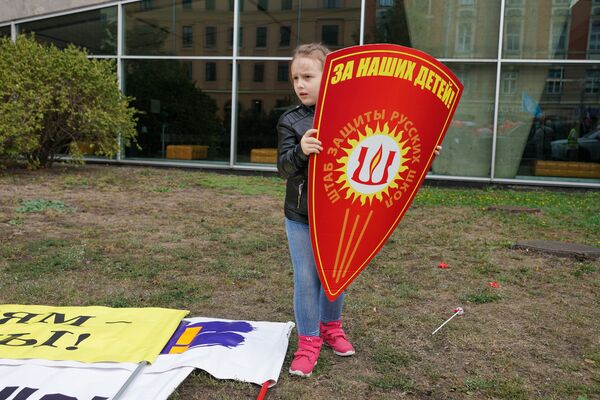 Марш в защиту русских школ Наш выбор. 15 сентября 2018 г. - Sputnik Латвия