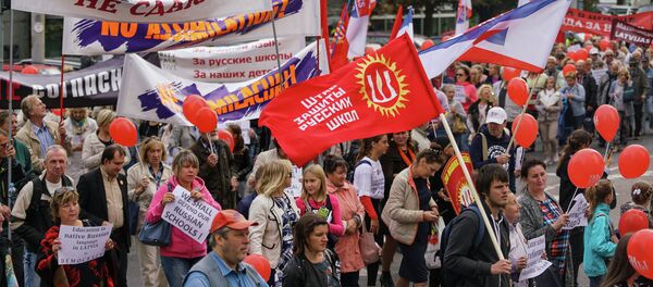 Марш в защиту русских школ Наш выбор. 15 сентября 2018 г. - Sputnik Латвия