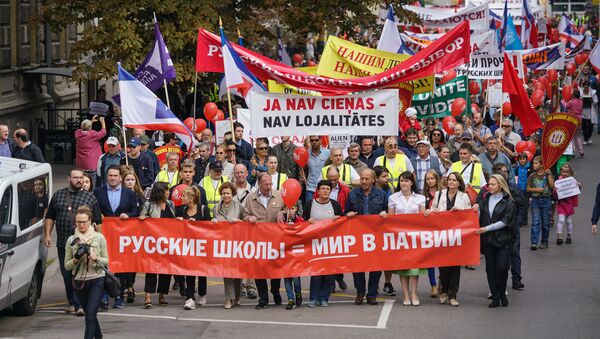 Marš par krievu skolu aizstāvību Mūsu izvēle. 2018. gada 15. septembris - Sputnik Latvija