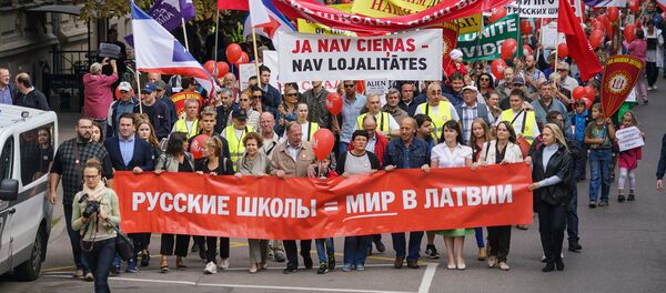 Krievu skolu aizstāvju gājiens 2018. gada 15. septembrī Krievu skolu aizstāvju gājiens 2018. gada 15. septembrī - Sputnik Latvija