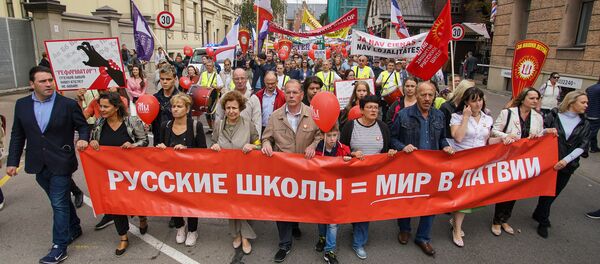 Марш в защиту русских школ Наш выбор. 15 сентября 2018 г. - Sputnik Латвия