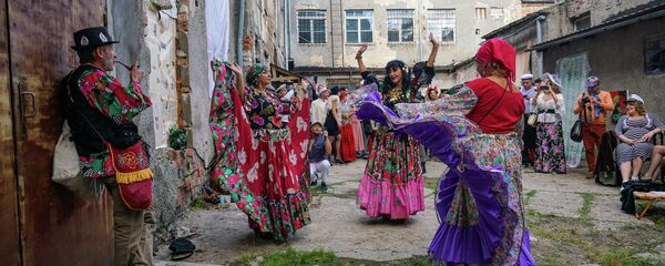 Цыгане пестрою толпою Цыгане пестрою толпою - Sputnik Latvija