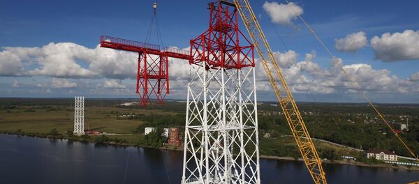 Elektroenerģijas padeves līnijas balstu montāža Pregoļskas TEC pieslēgumam - Sputnik Latvija
