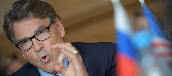 Министр энергетики США Рик Перри во время встречи в Москве с министром энергетики РФ Александром Новаком - Sputnik Латвия
