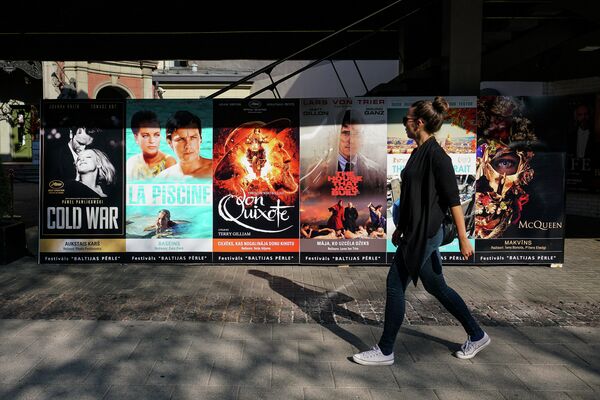 Афиши с хитами кинофестиваля Балтийская жемчужина - Sputnik Латвия
