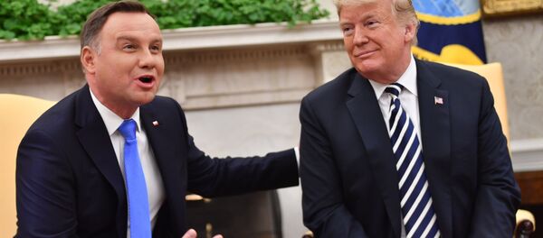 Президент Польши Анджей Дуда и президент США Дональд Трамп - Sputnik Латвия