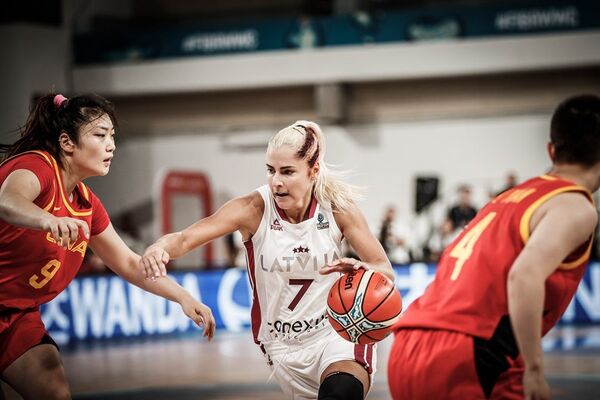 Сборная Латвии по баскетболу начала ЧМ с поражения от Китая Сборная Латвии по баскетболу начала ЧМ с поражения от Китая - Sputnik Латвия