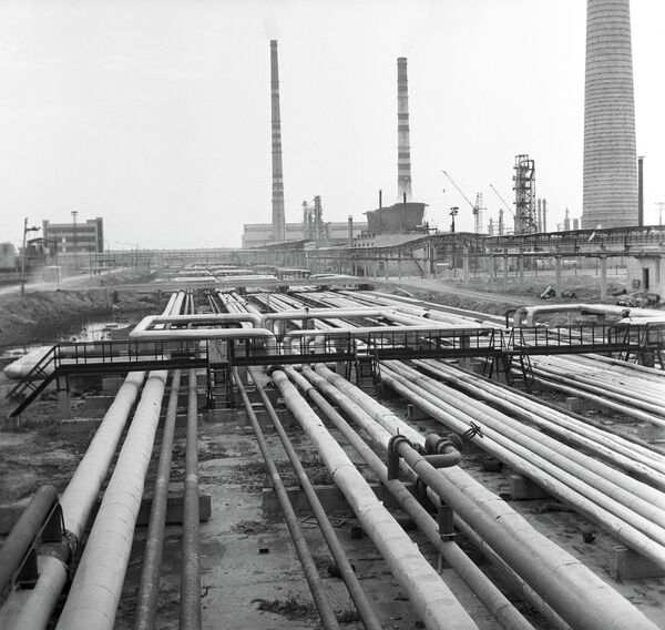 Мажейкяйкский нефтеперерабатывающий завод - Sputnik Латвия