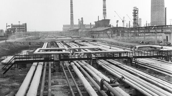 Мажейкяйкский нефтеперерабатывающий завод - Sputnik Латвия