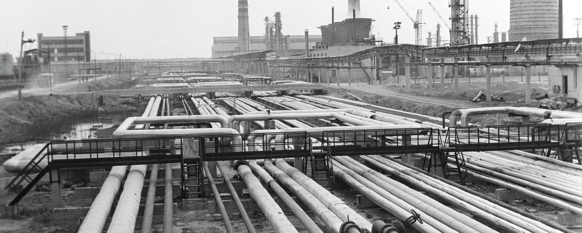 Мажейкяйкский нефтеперерабатывающий завод - Sputnik Латвия, 1920, 25.03.2022