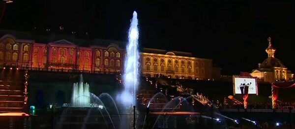 Pēterhofā notika svinīga strūklaku slēgšana Pēterhofā notika svinīga strūklaku slēgšana - Sputnik Latvija