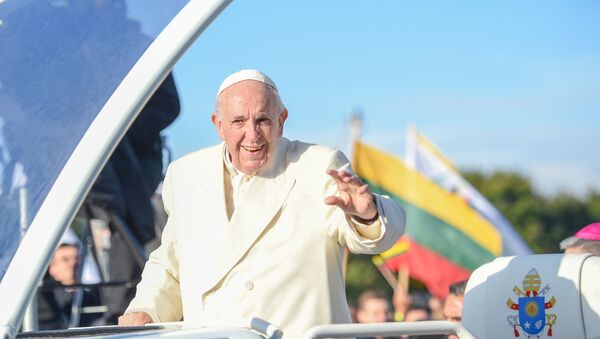 Папа римский Франциск прибыл в Каунас. 23.09.2018 - Sputnik Латвия