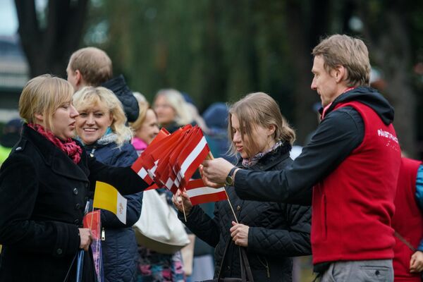 Думать о социуме, не о себе: как Папа пытался изменить латвийское общество Думать о социуме, не о себе: как Папа пытался изменить латвийское общество - Sputnik Латвия
